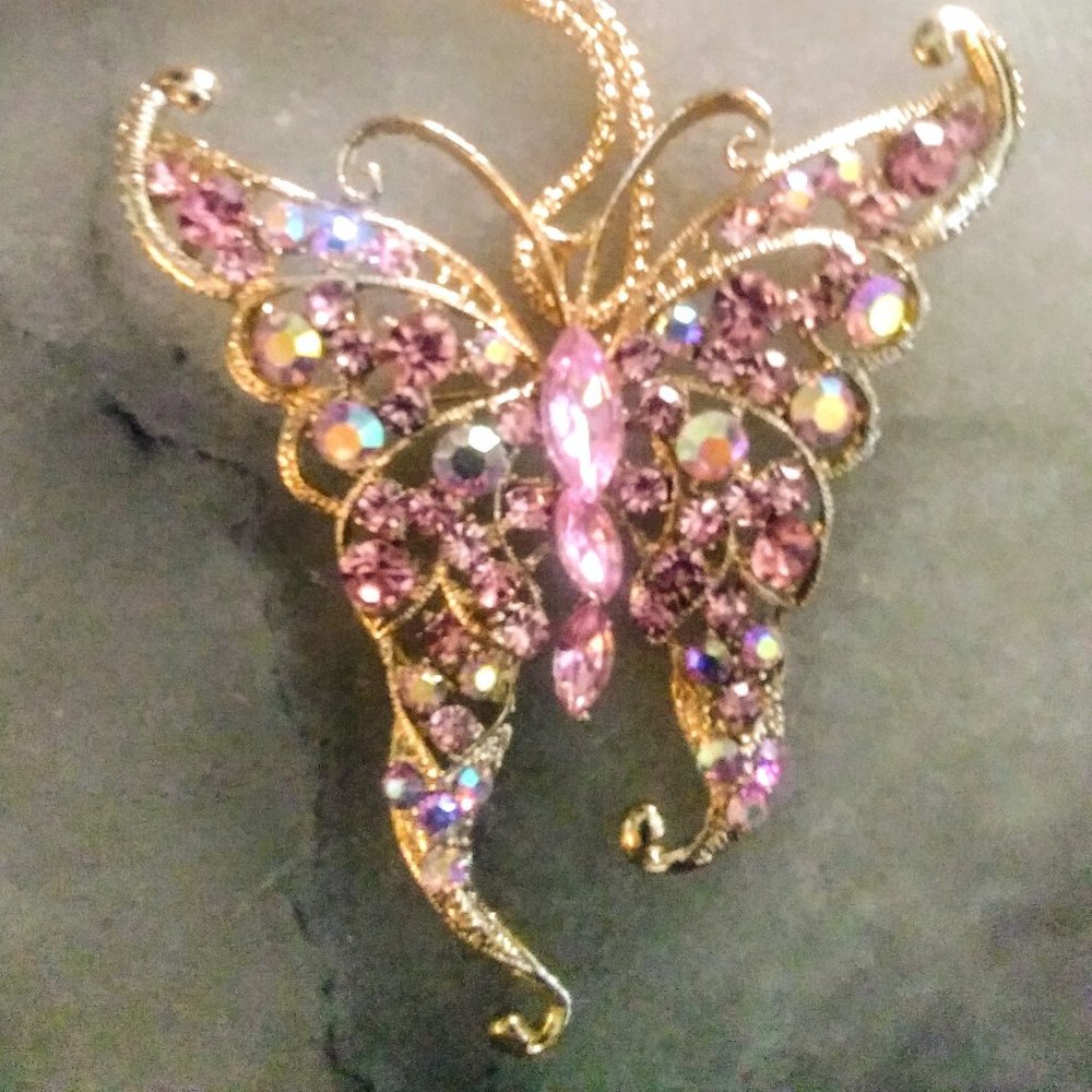 Barbiecore PINK Sparkly Crystal Rhinestone BUTTERFLY Gold PIN Pendant Necklace - Picture 8 of 11